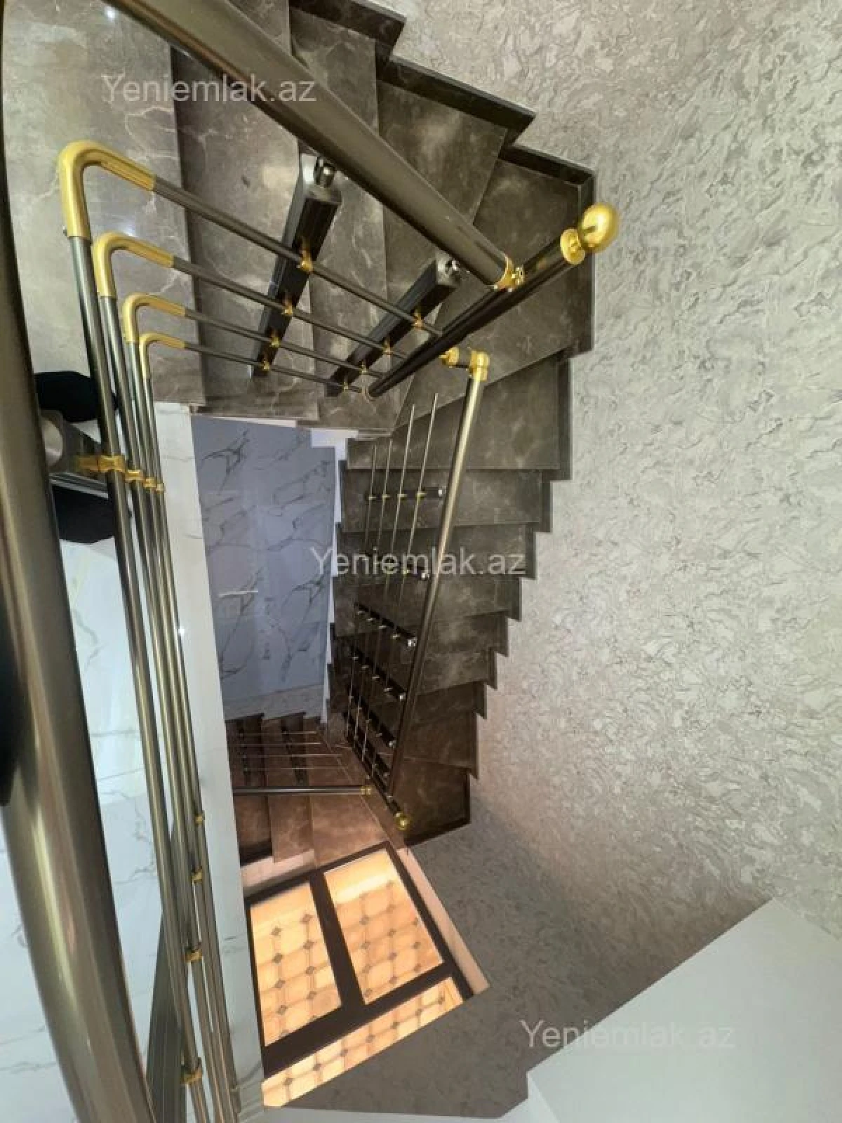 Satılır 6 otaqlı həyət evi 336 m²