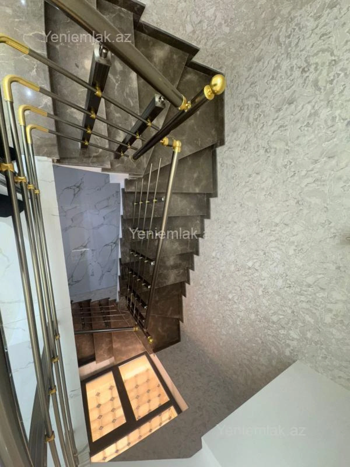 Satılır 6 otaqlı həyət evi 336 m²