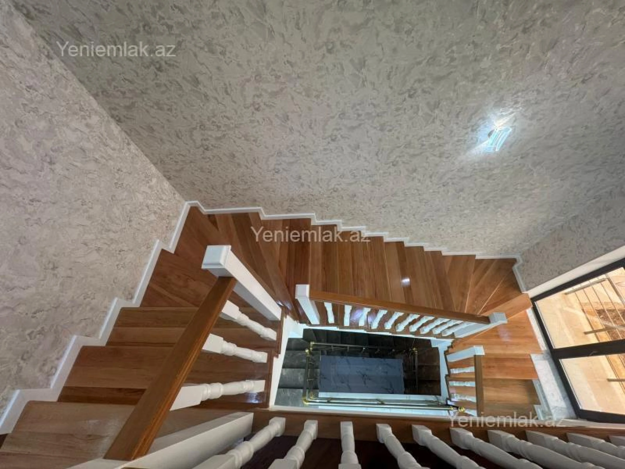 Satılır 6 otaqlı həyət evi 336 m²