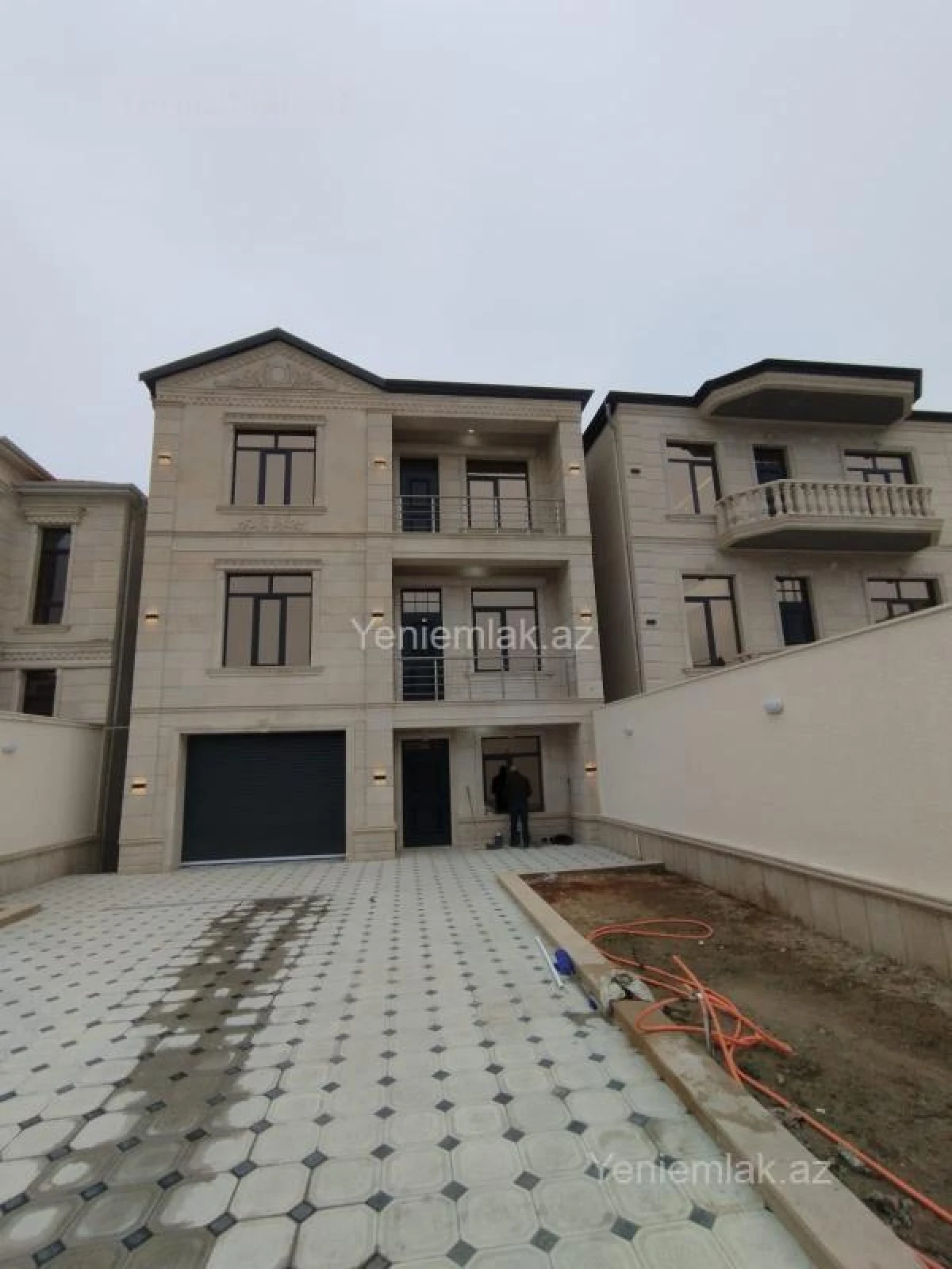 Satılır 6 otaqlı həyət evi 336 m²