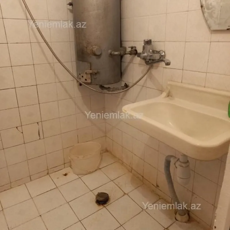 Satılır 4 otaqlı köhnə tikili 95 m²
