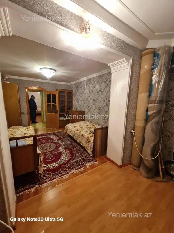 Satılır 3 otaqlı köhnə tikili 90 m²