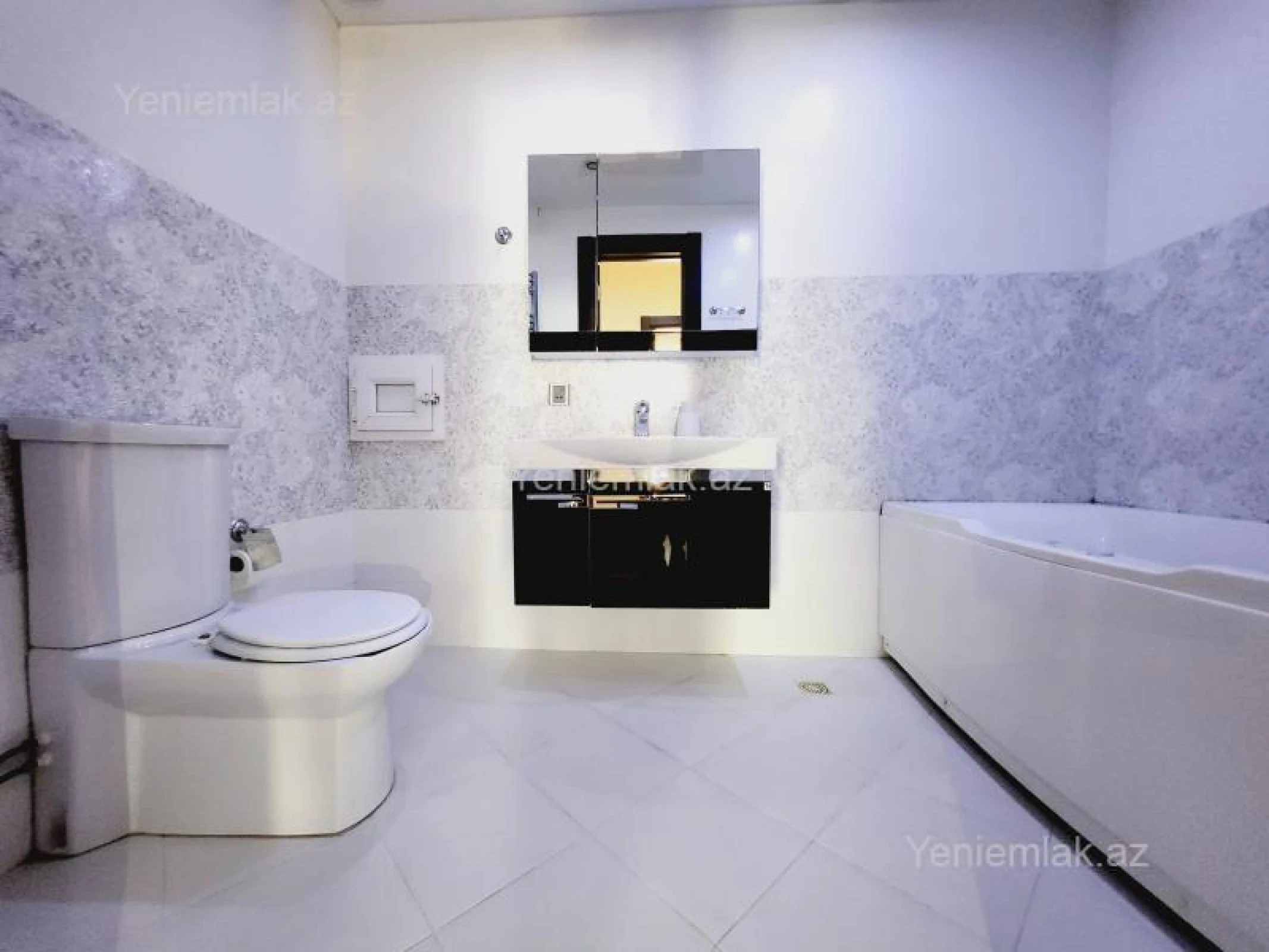 Satılır 3 otaqlı yeni tikili 130 m²