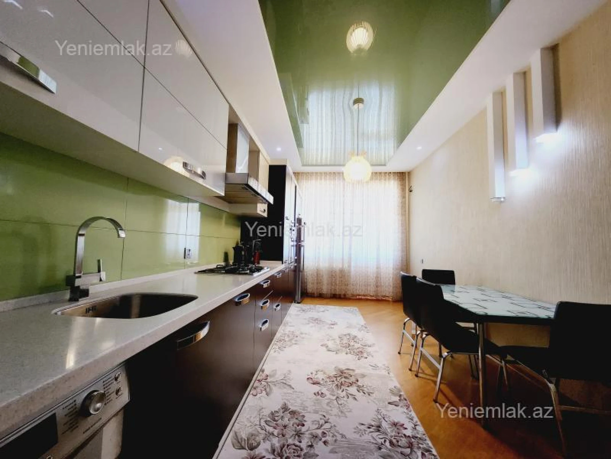 Satılır 3 otaqlı yeni tikili 130 m²