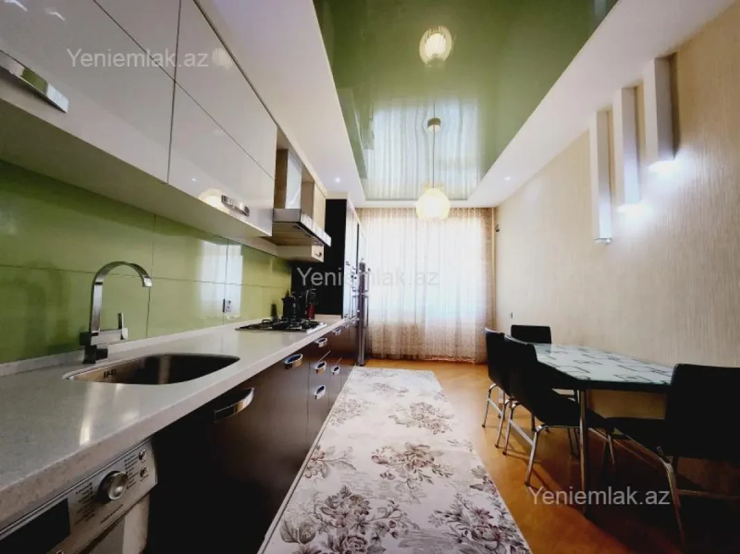 Satılır 3 otaqlı yeni tikili 130 m²
