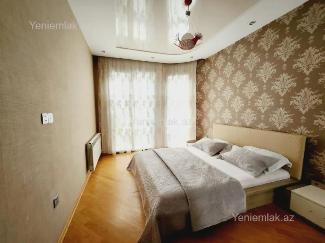 Satılır 3 otaqlı yeni tikili 130 m²