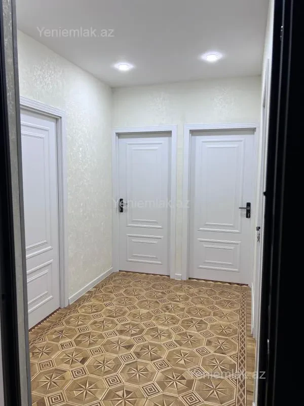 Satılır 4 otaqlı köhnə tikili 100 m²