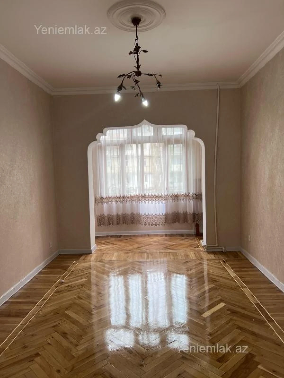 Satılır 4 otaqlı köhnə tikili 100 m²
