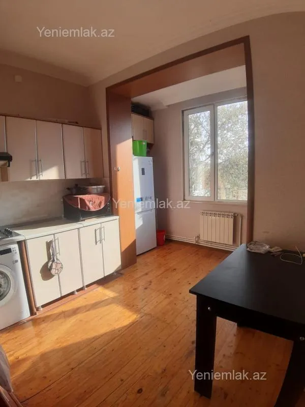 Satılır 3 otaqlı köhnə tikili 75 m²