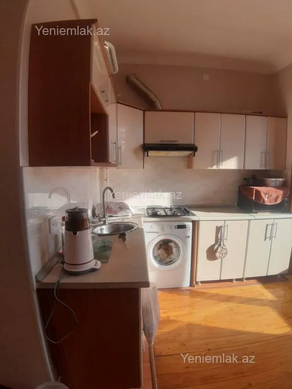 Satılır 3 otaqlı köhnə tikili 75 m²