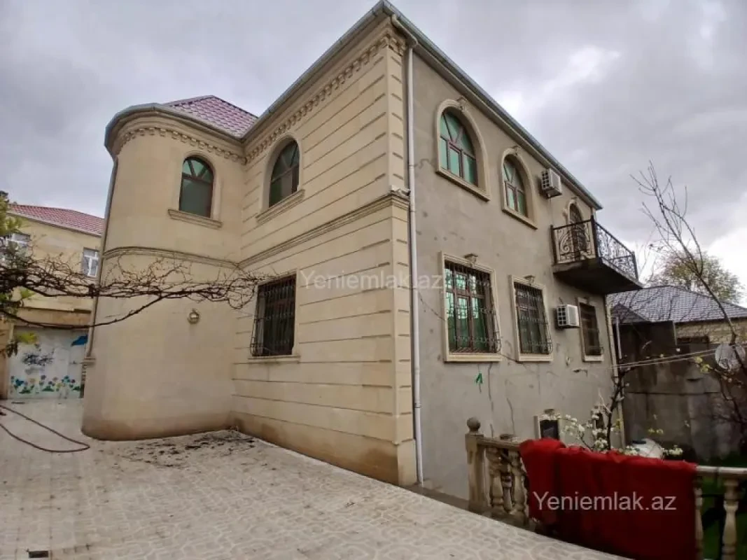 Satılır 5 otaqlı həyət evi 330 m²