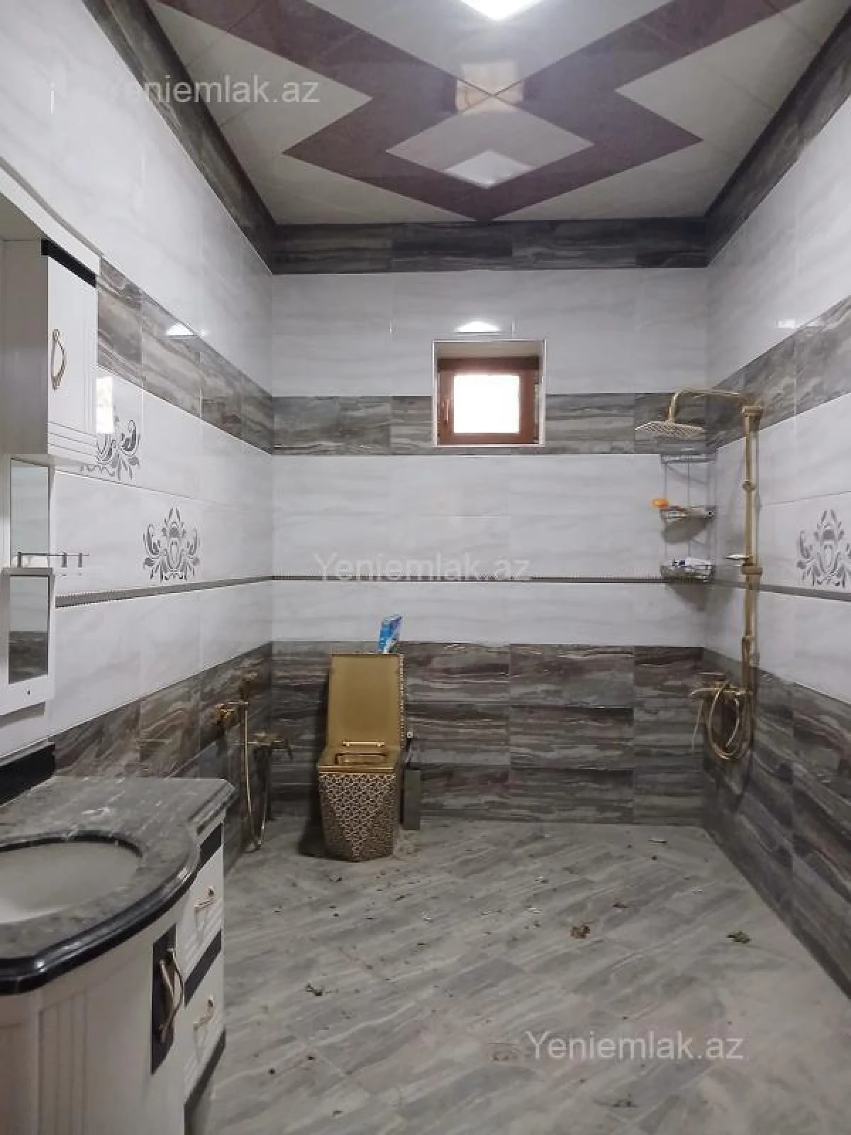 Satılır 5 otaqlı həyət evi 330 m²