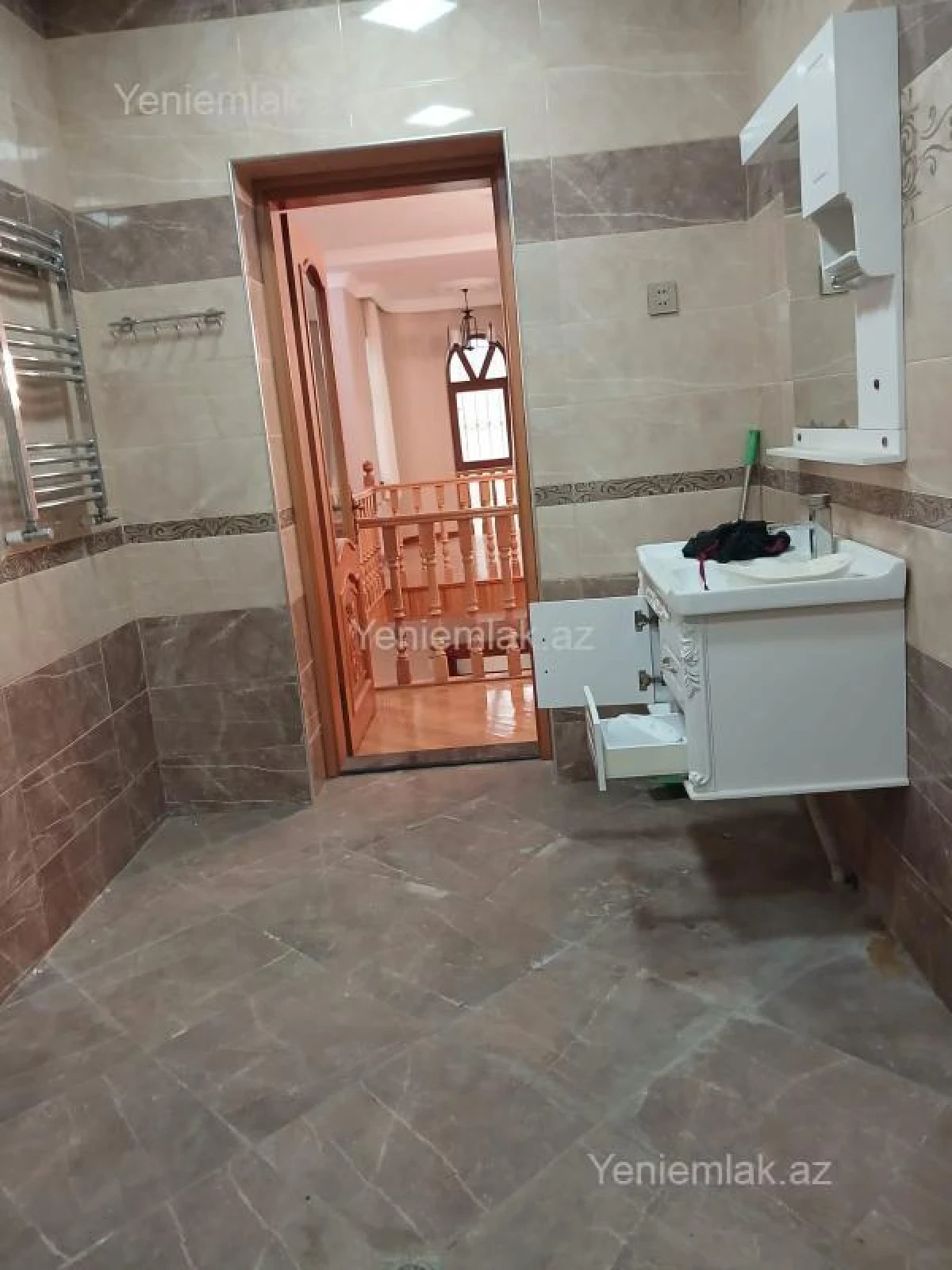 Satılır 5 otaqlı həyət evi 330 m²