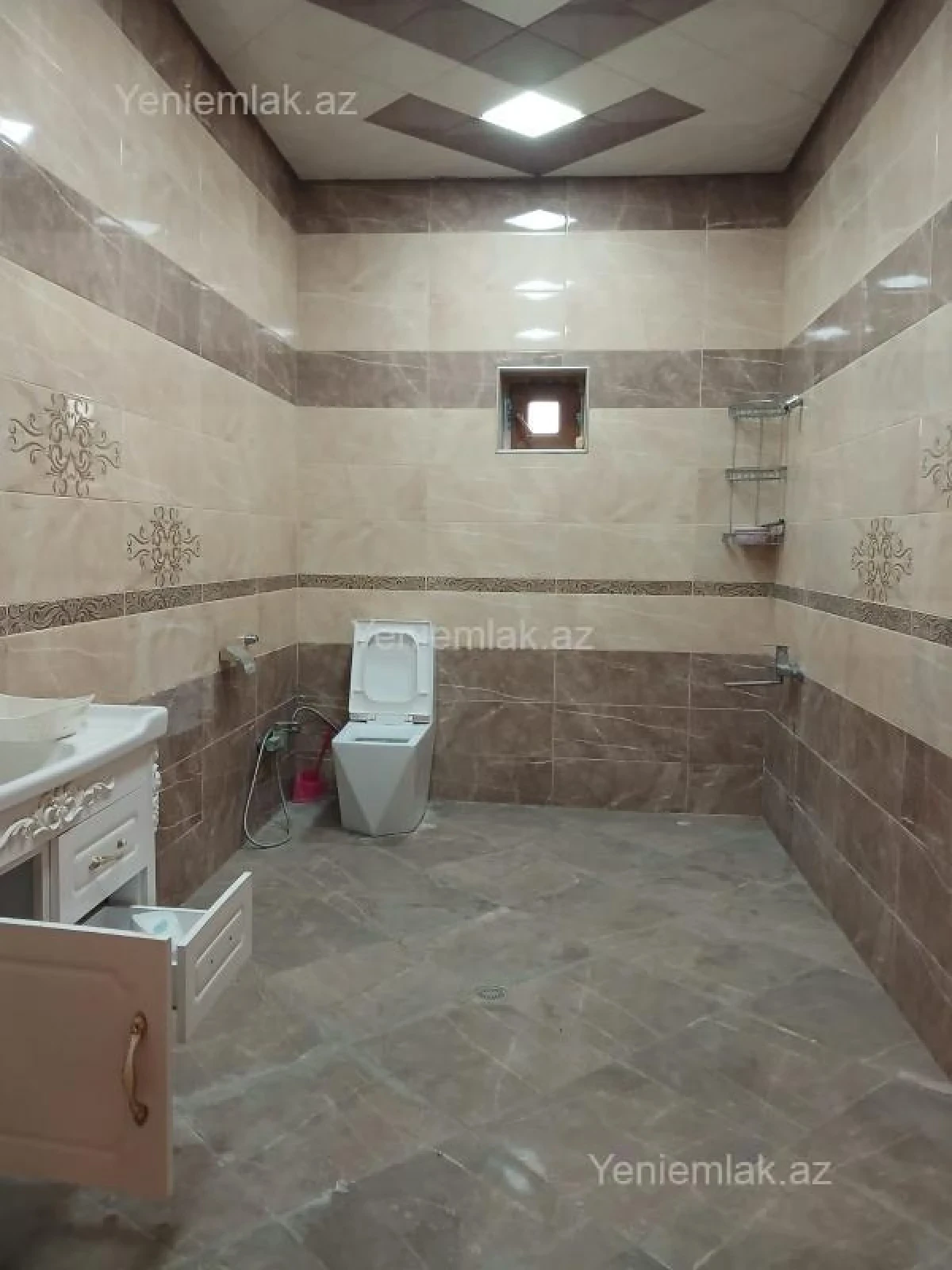 Satılır 5 otaqlı həyət evi 330 m²