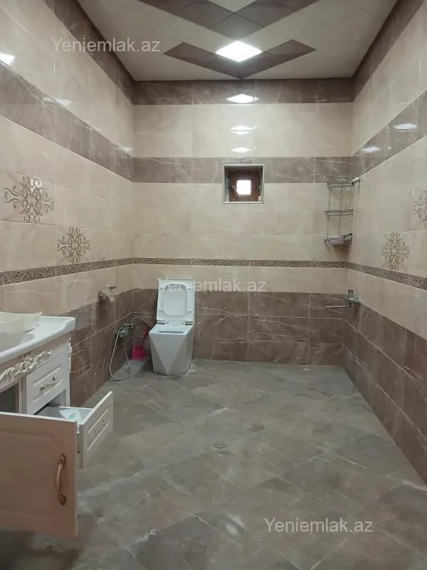 Satılır 5 otaqlı həyət evi 330 m²