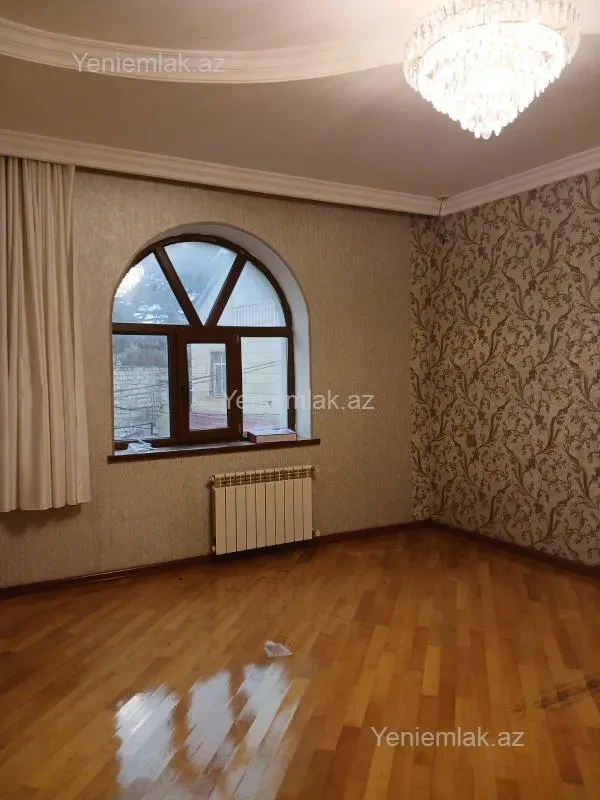 Satılır 5 otaqlı həyət evi 330 m²