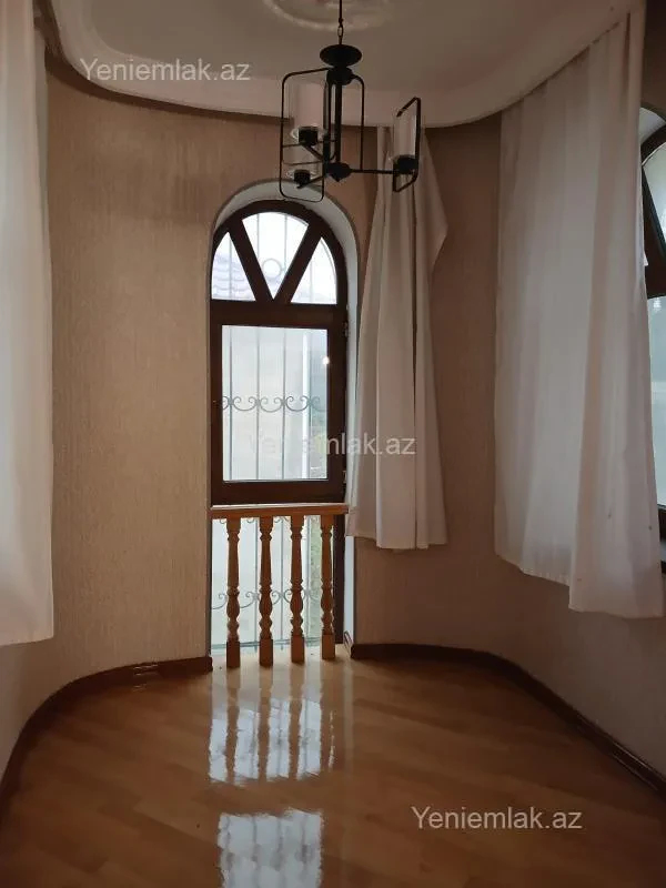Satılır 5 otaqlı həyət evi 330 m²