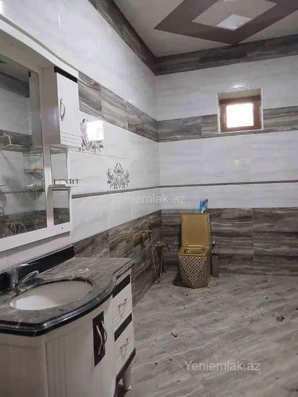 Satılır 5 otaqlı həyət evi 330 m²
