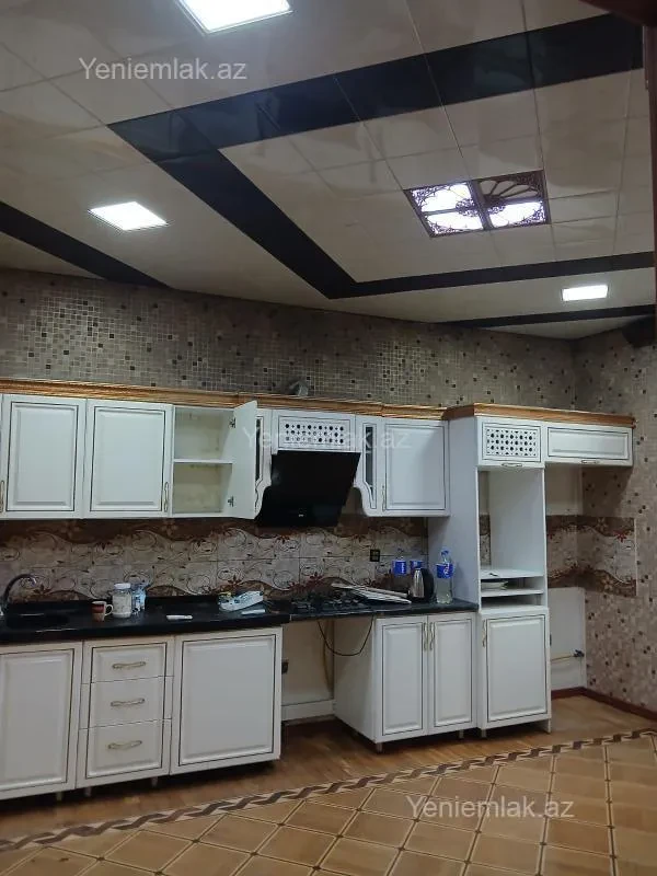 Satılır 5 otaqlı həyət evi 330 m²