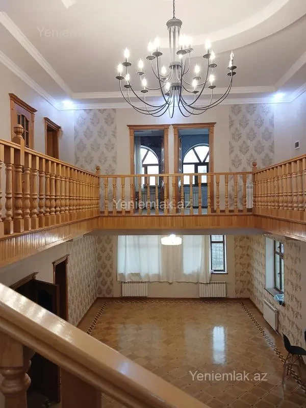 Satılır 5 otaqlı həyət evi 330 m²