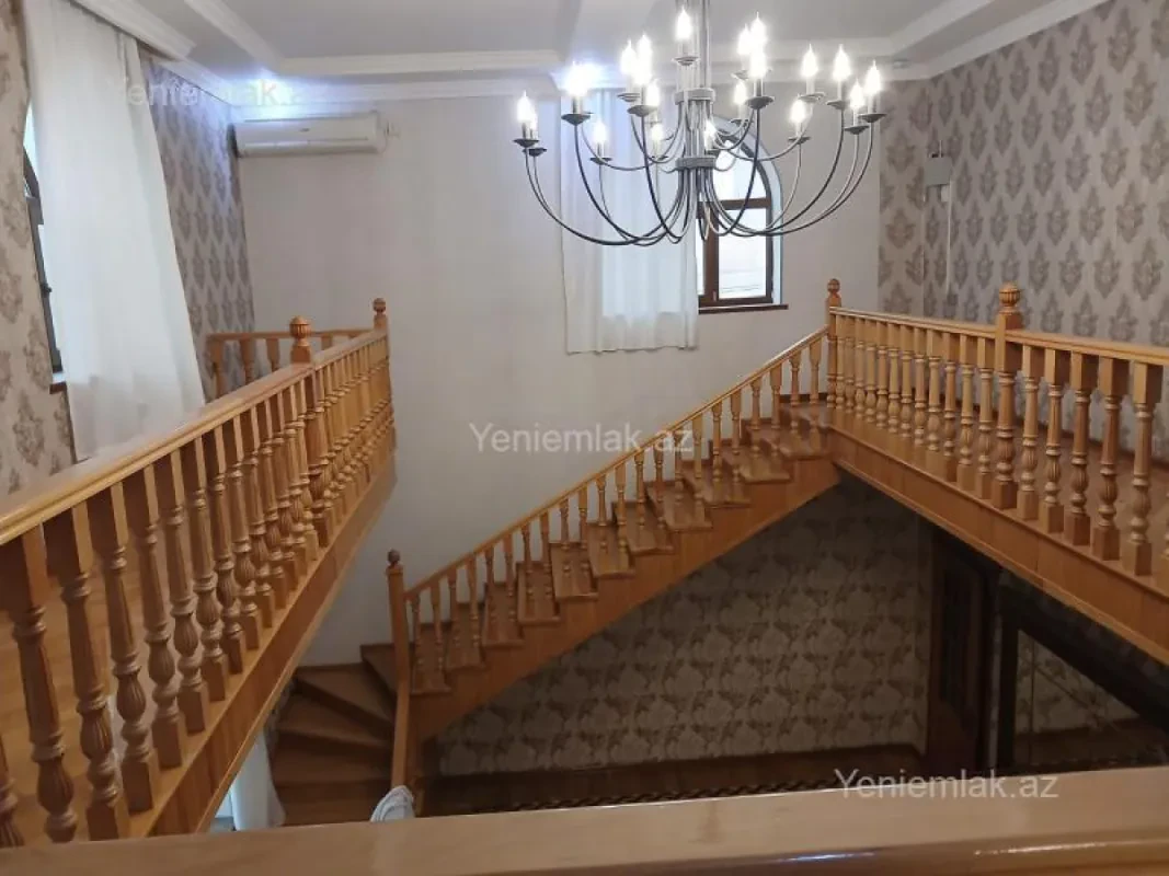 Satılır 5 otaqlı həyət evi 330 m²
