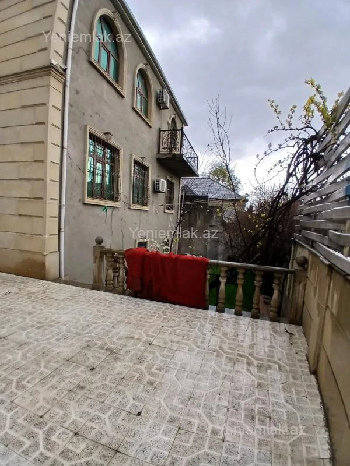 Satılır 5 otaqlı həyət evi 330 m²