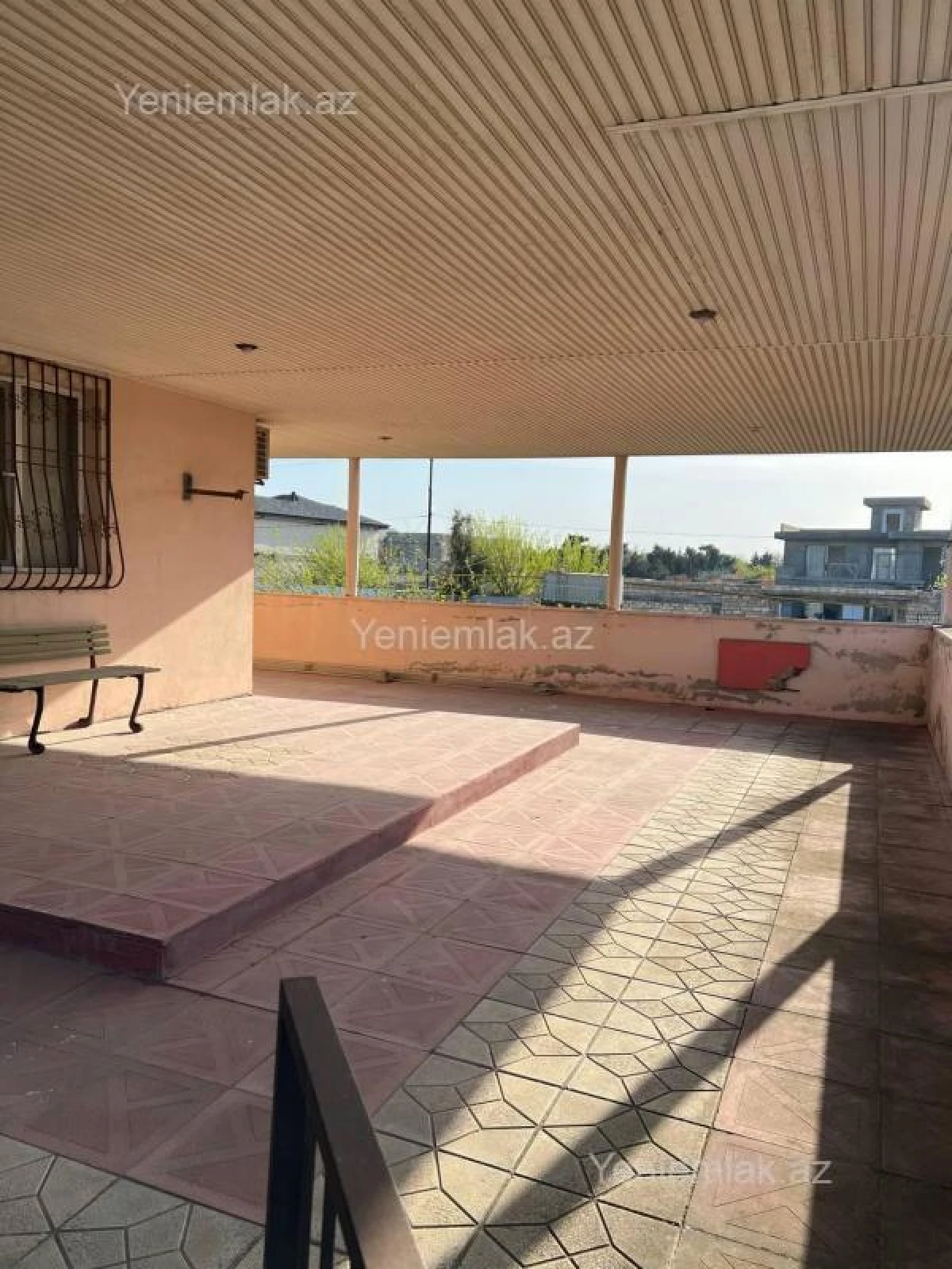 Satılır 5 otaqlı həyət evi 240 m²