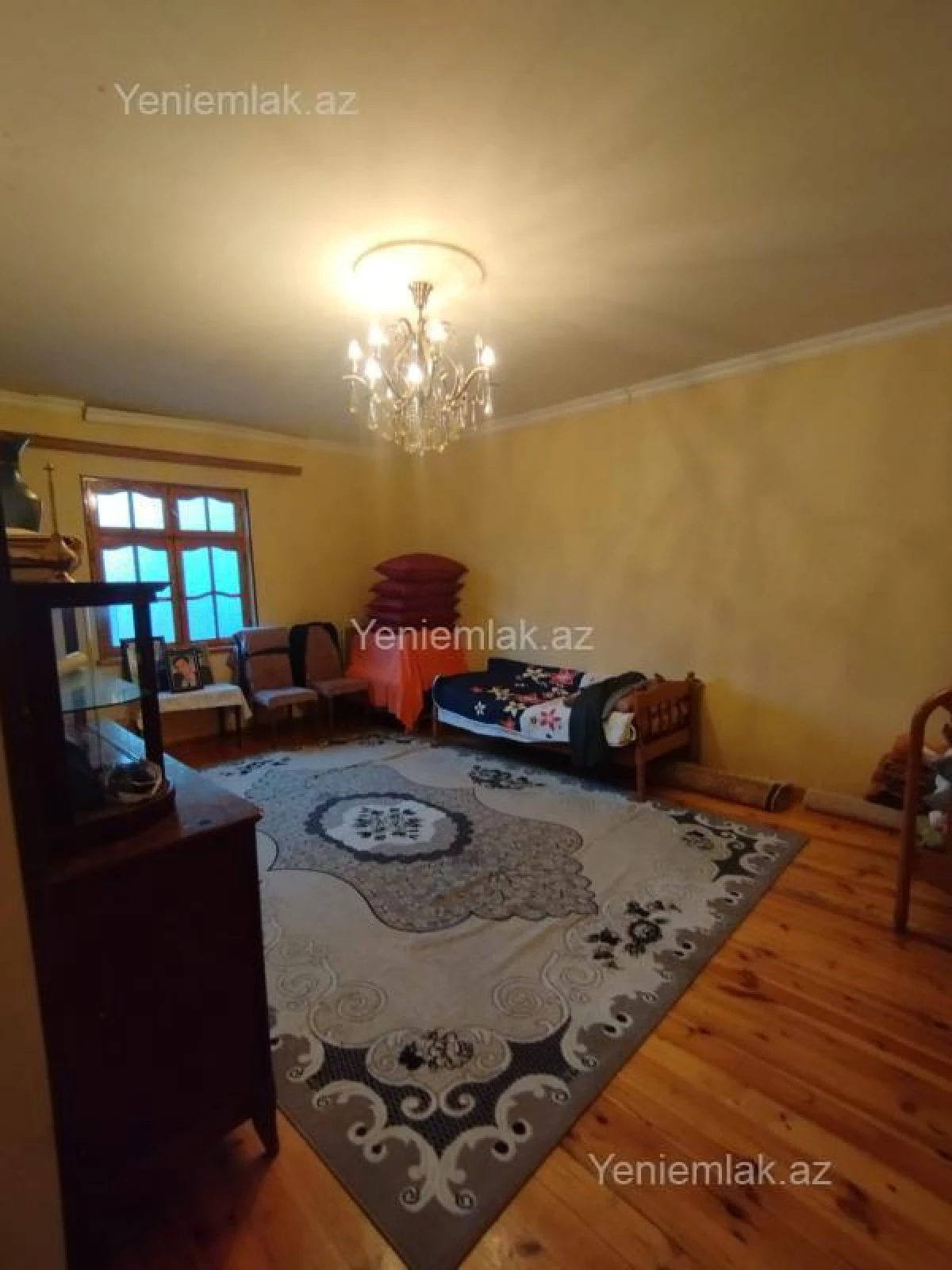 Satılır 5 otaqlı həyət evi 240 m²