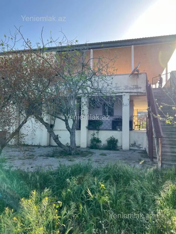 Satılır 5 otaqlı həyət evi 240 m²