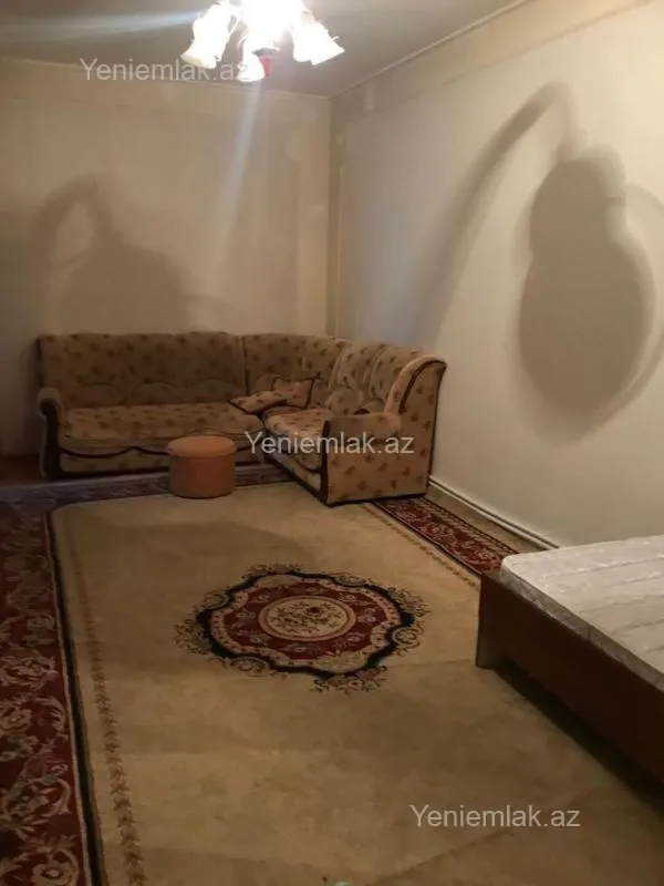 Satılır 5 otaqlı həyət evi 240 m²