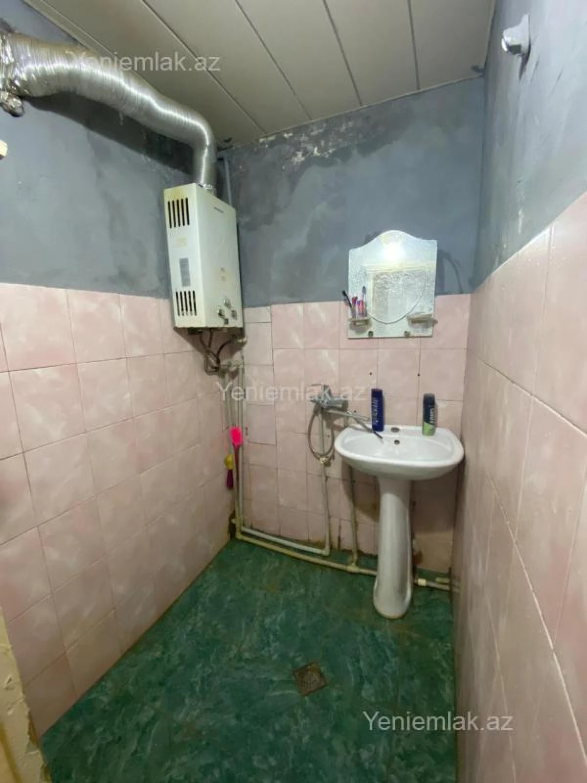 Satılır 2 otaqlı köhnə tikili 60 m²