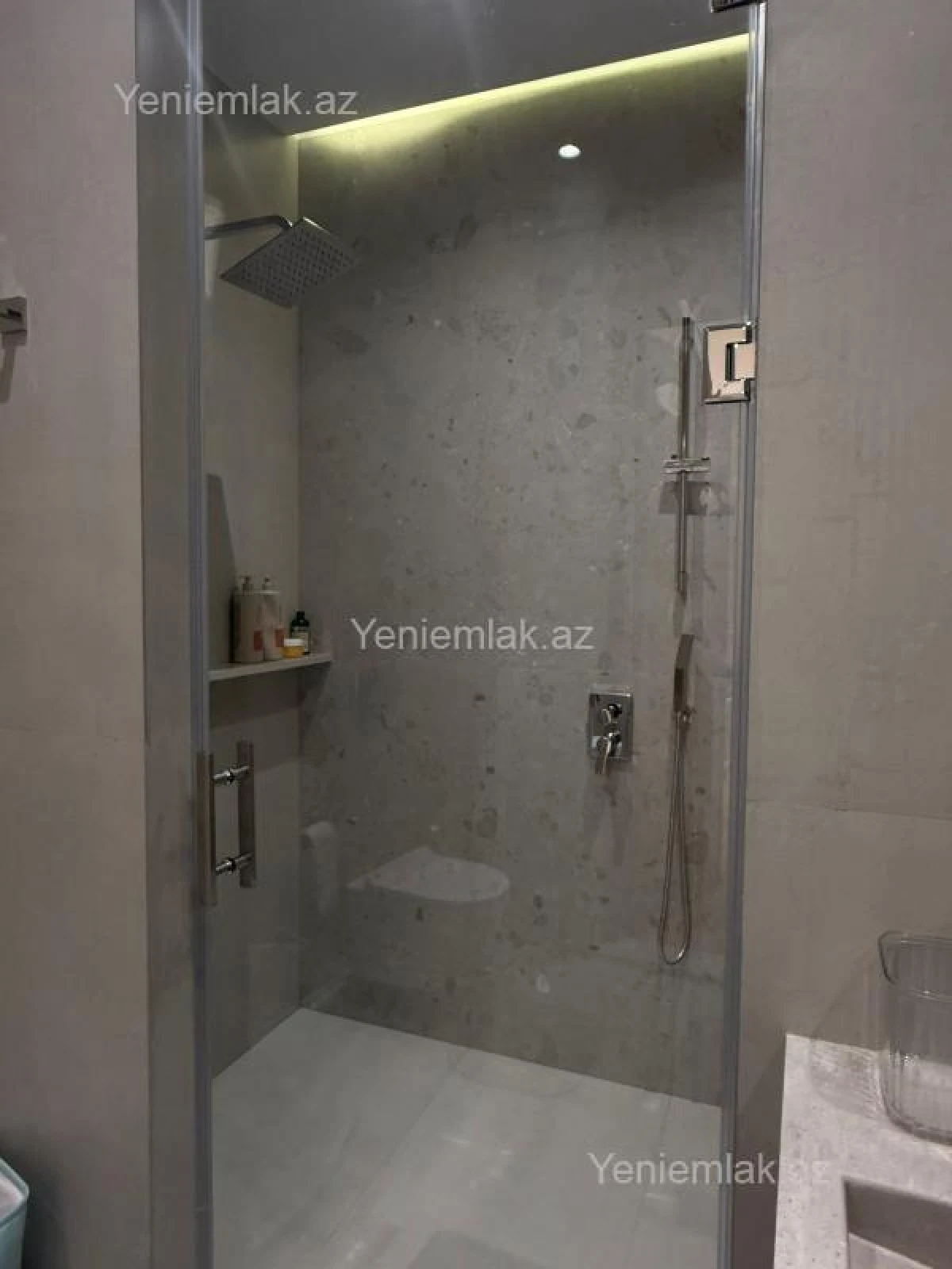 Satılır 5 otaqlı həyət evi 240 m²