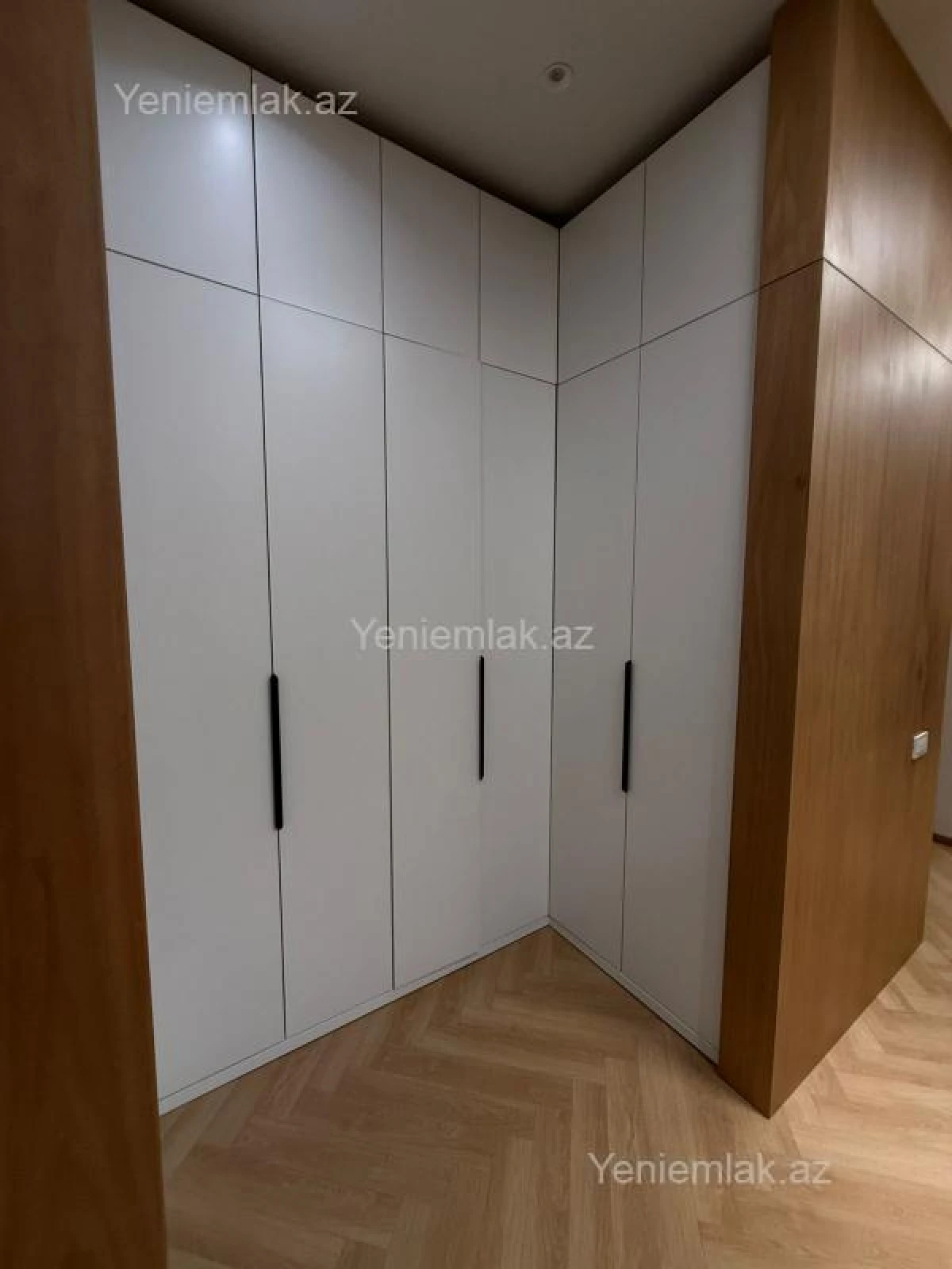 Satılır 5 otaqlı həyət evi 240 m²