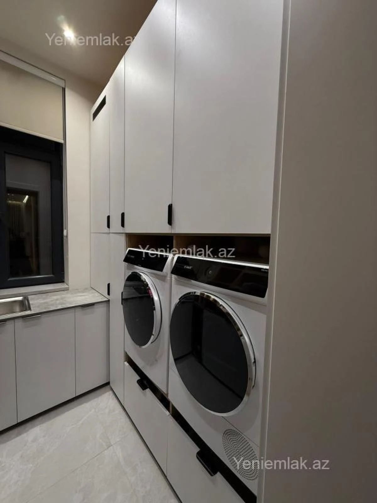 Satılır 5 otaqlı həyət evi 240 m²