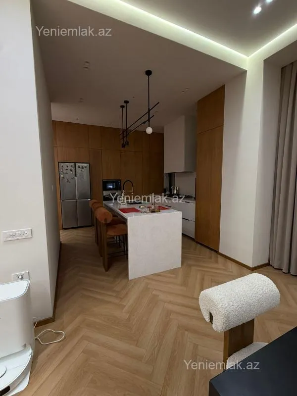 Satılır 5 otaqlı həyət evi 240 m²