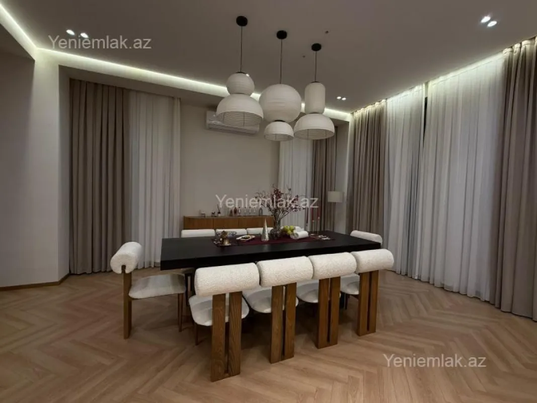 Satılır 5 otaqlı həyət evi 240 m²