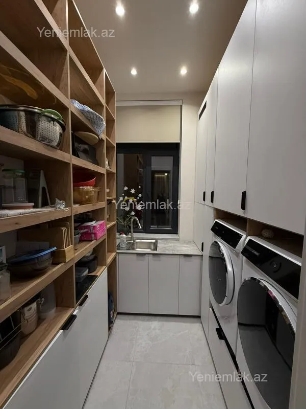 Satılır 5 otaqlı həyət evi 240 m²