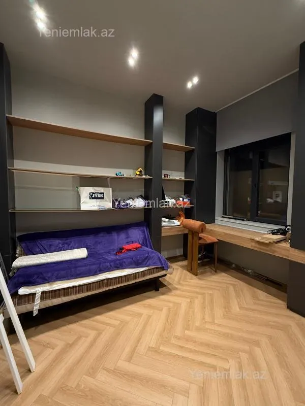 Satılır 5 otaqlı həyət evi 240 m²