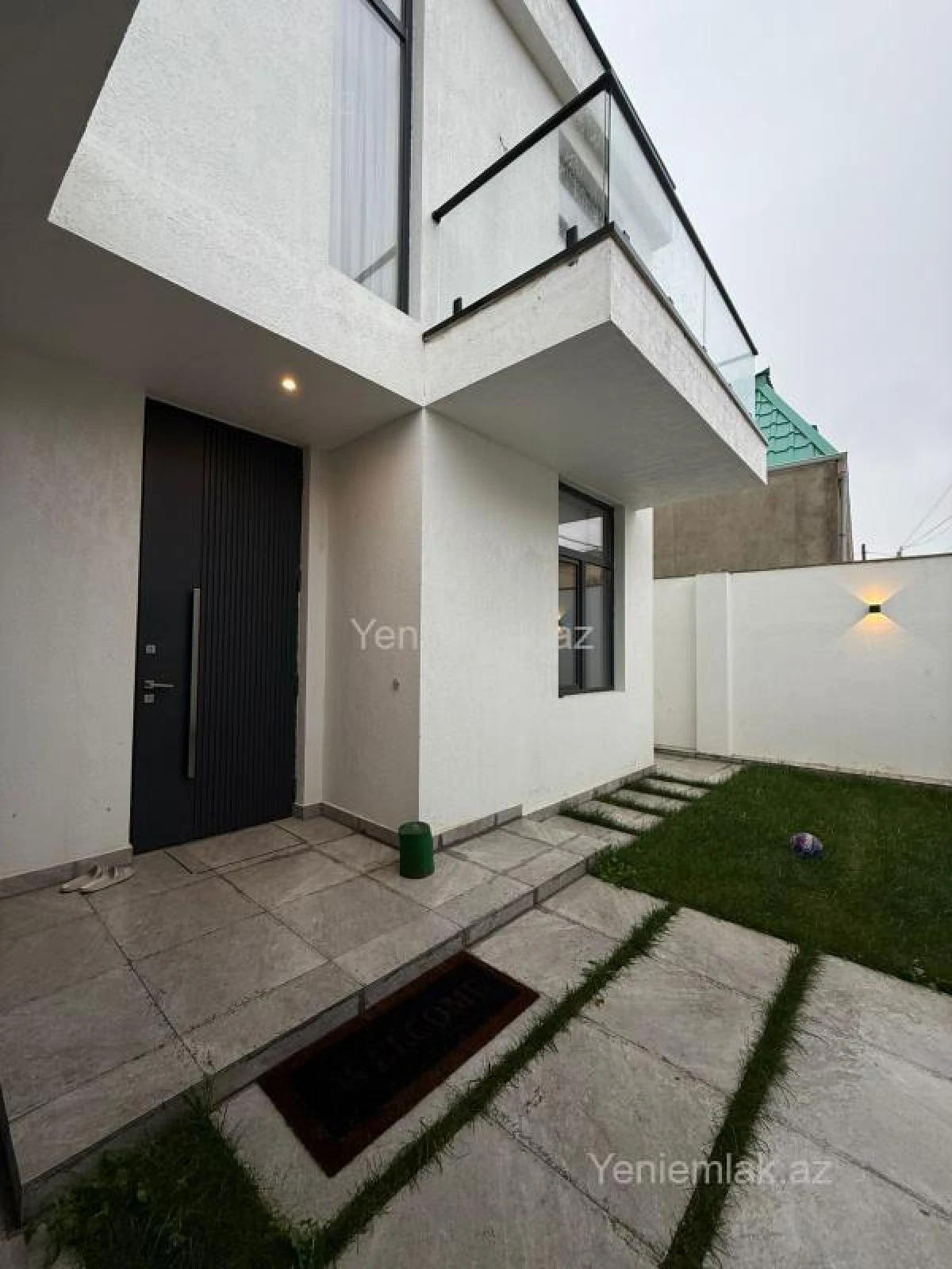 Satılır 5 otaqlı həyət evi 240 m²