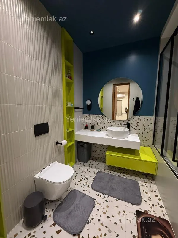 Satılır 5 otaqlı həyət evi 240 m²