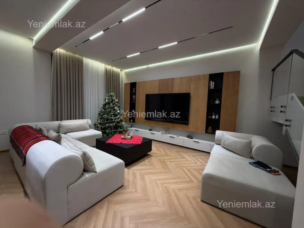 Satılır 5 otaqlı həyət evi 240 m²