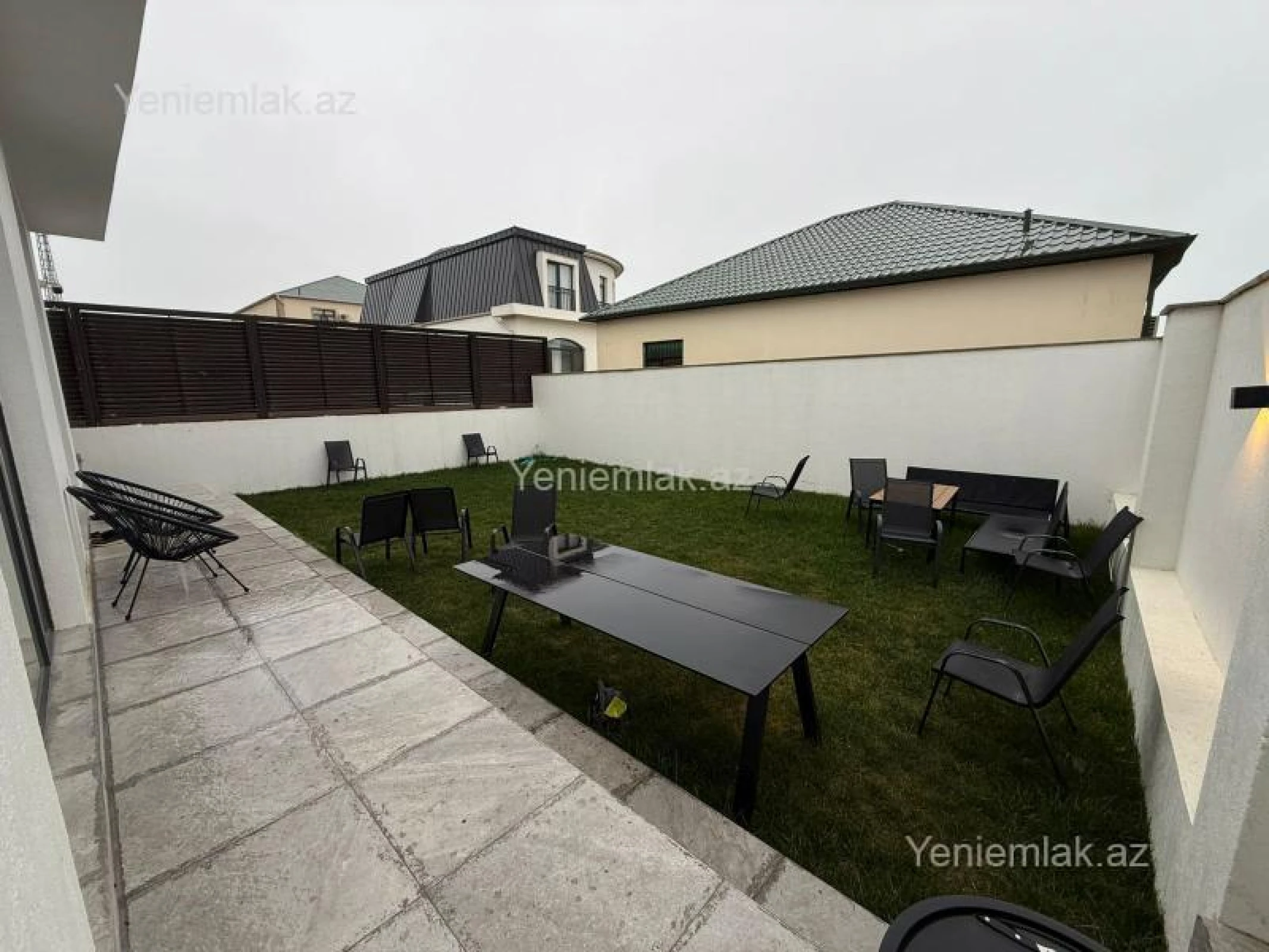 Satılır 5 otaqlı həyət evi 240 m²