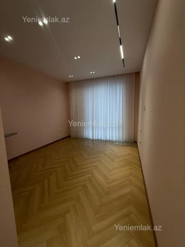 Satılır 5 otaqlı həyət evi 240 m²