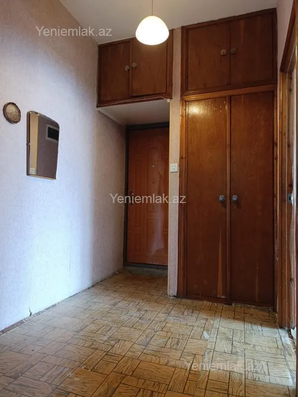 Satılır 3 otaqlı köhnə tikili 80 m²