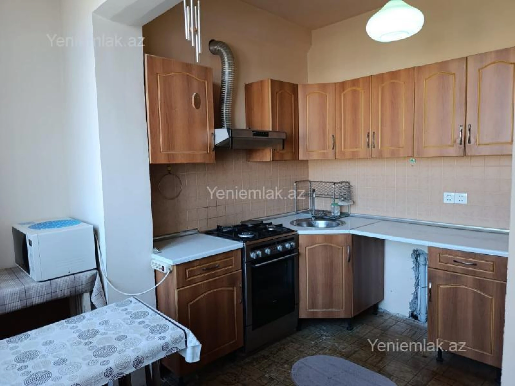 Satılır 3 otaqlı köhnə tikili 80 m²