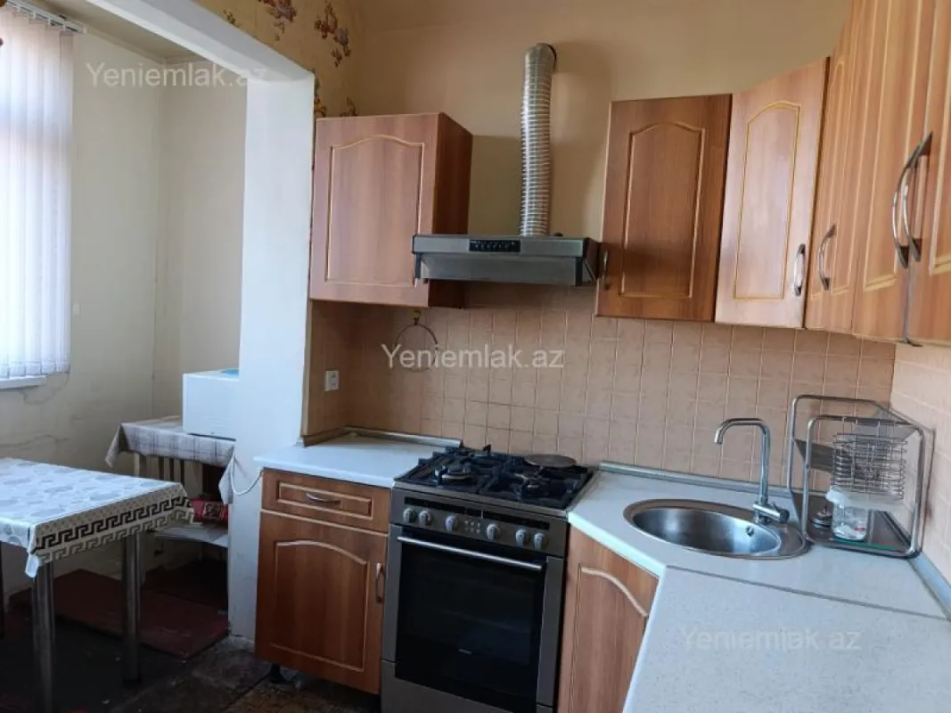 Satılır 3 otaqlı köhnə tikili 80 m²