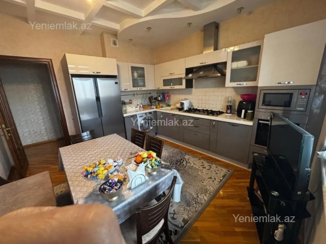 Satılır 3 otaqlı yeni tikili 140 m²