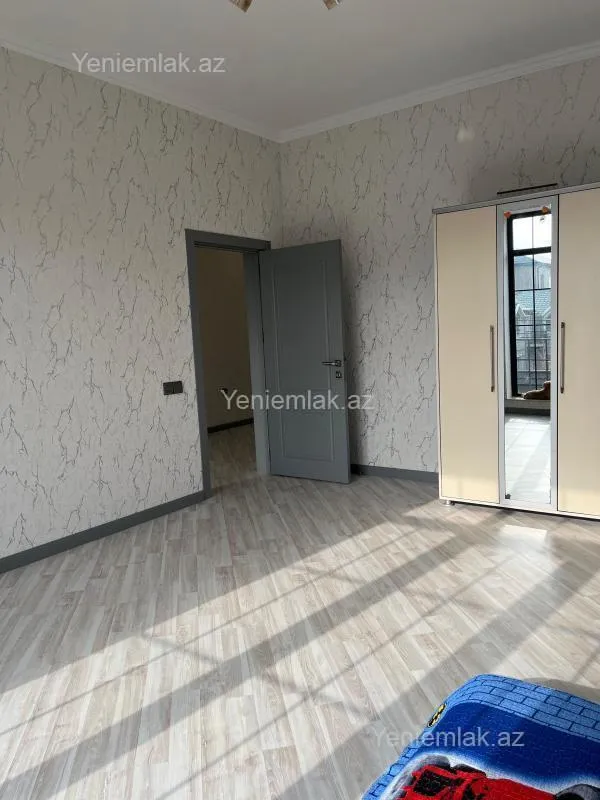 Satılır 6 otaqlı həyət evi 240 m²