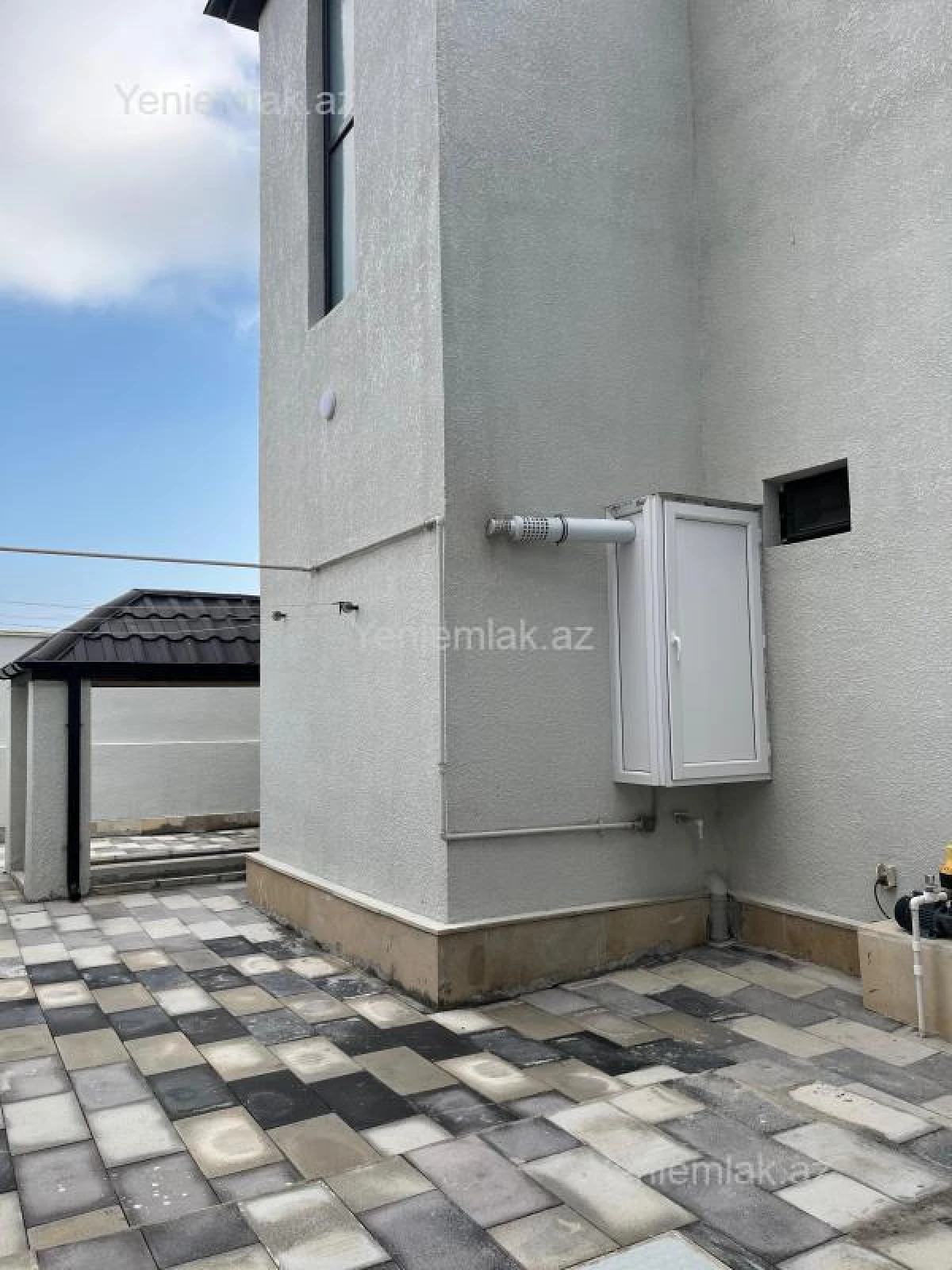 Satılır 6 otaqlı həyət evi 240 m²