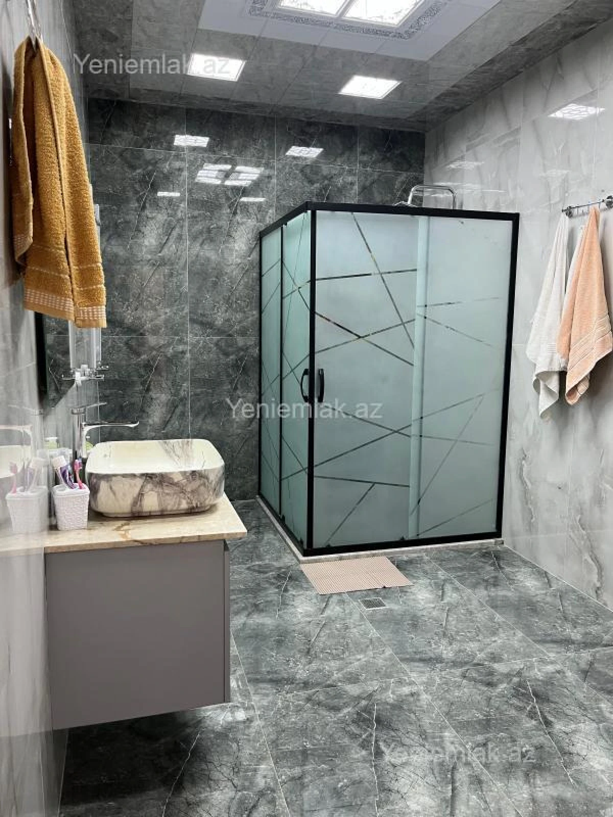 Satılır 6 otaqlı həyət evi 240 m²